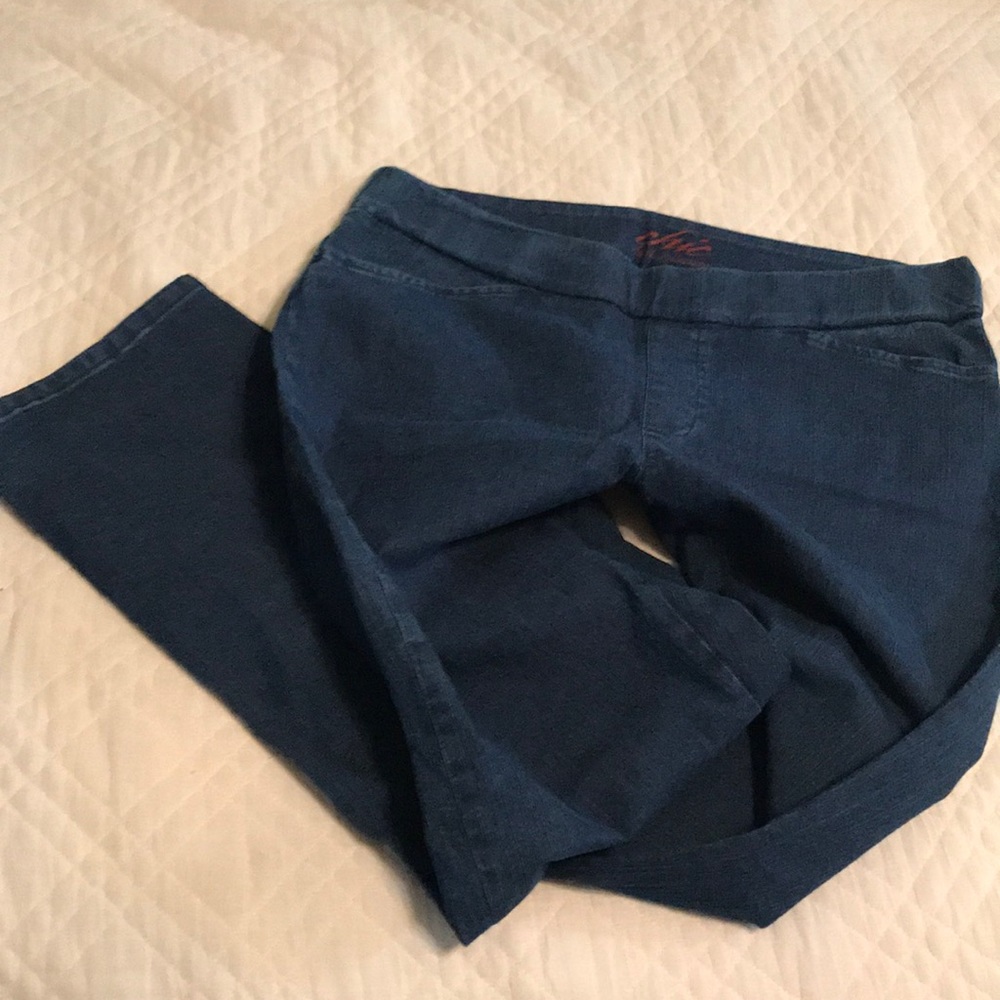 Straight leg pull on jeans